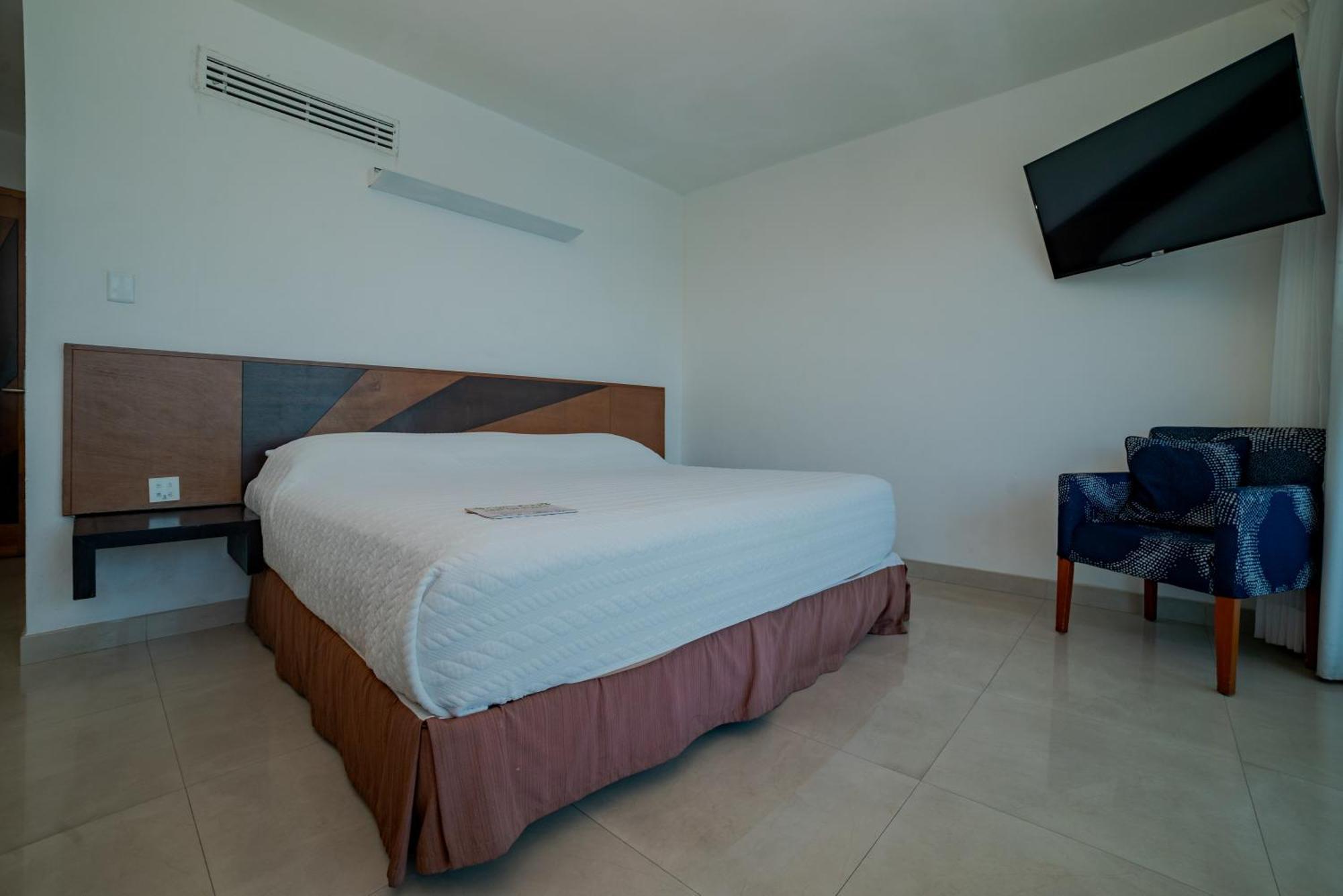 Deluxe King Room,1698872703:JPEG